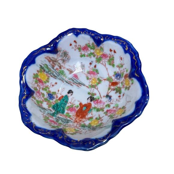 Vintage Japanese Bowl Scalloped Hand-Painted Geisha Blue Gold Trim Set of 2 - Picture 2 of 7